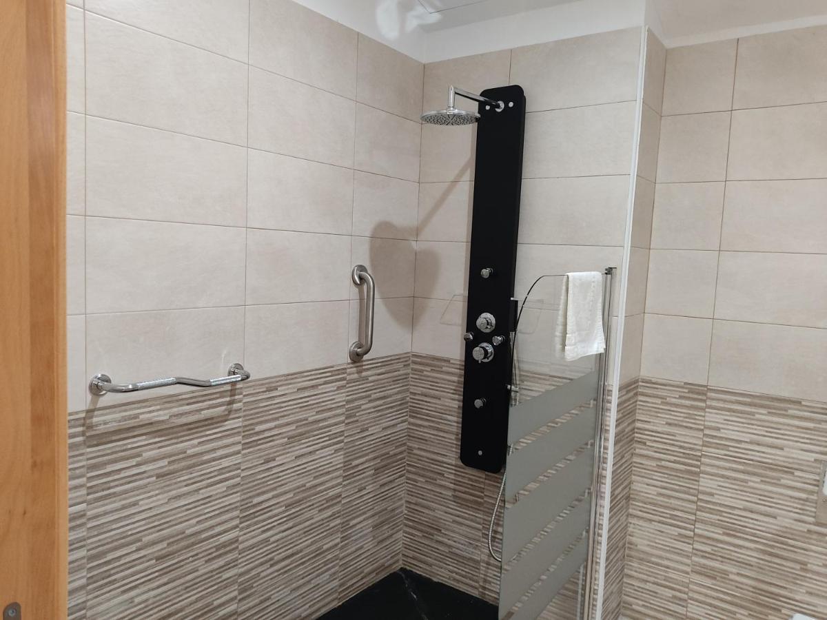 Hotel Donas E Cabaleiros Boqueixon Kültér fotó